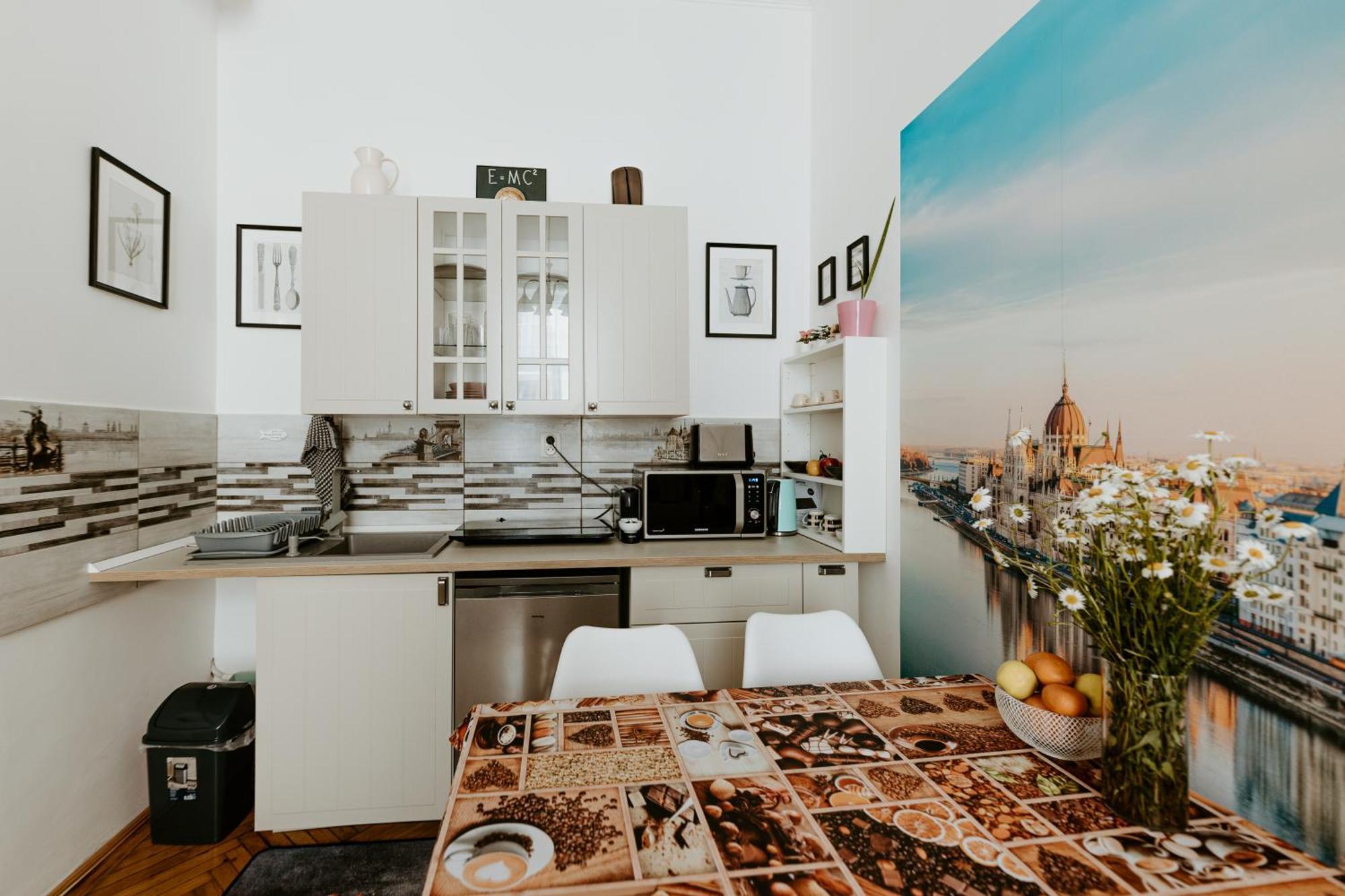 Margaret & Violet Apartments - Peaceful Stay Downtown Budapest Exteriör bild